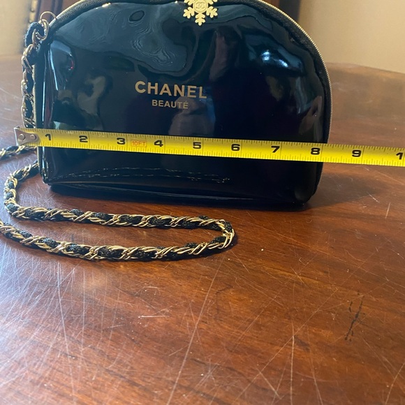 Chanel Beauté Glossy Black and Gold Cosmetic Bag - Picture 8 of 14